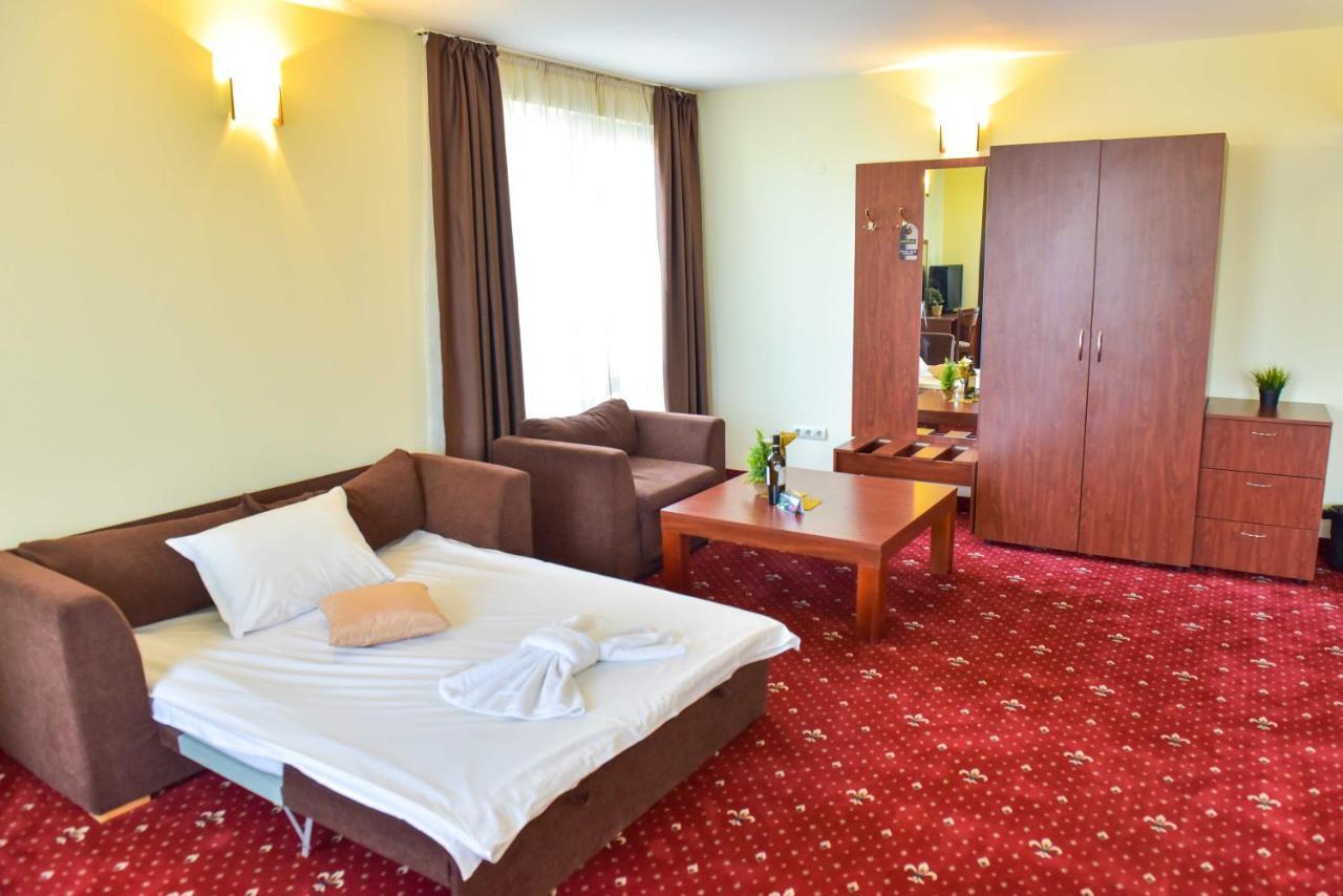 Hotel Bojur & Bojurland Apartment Complex Bansko Bagian luar foto