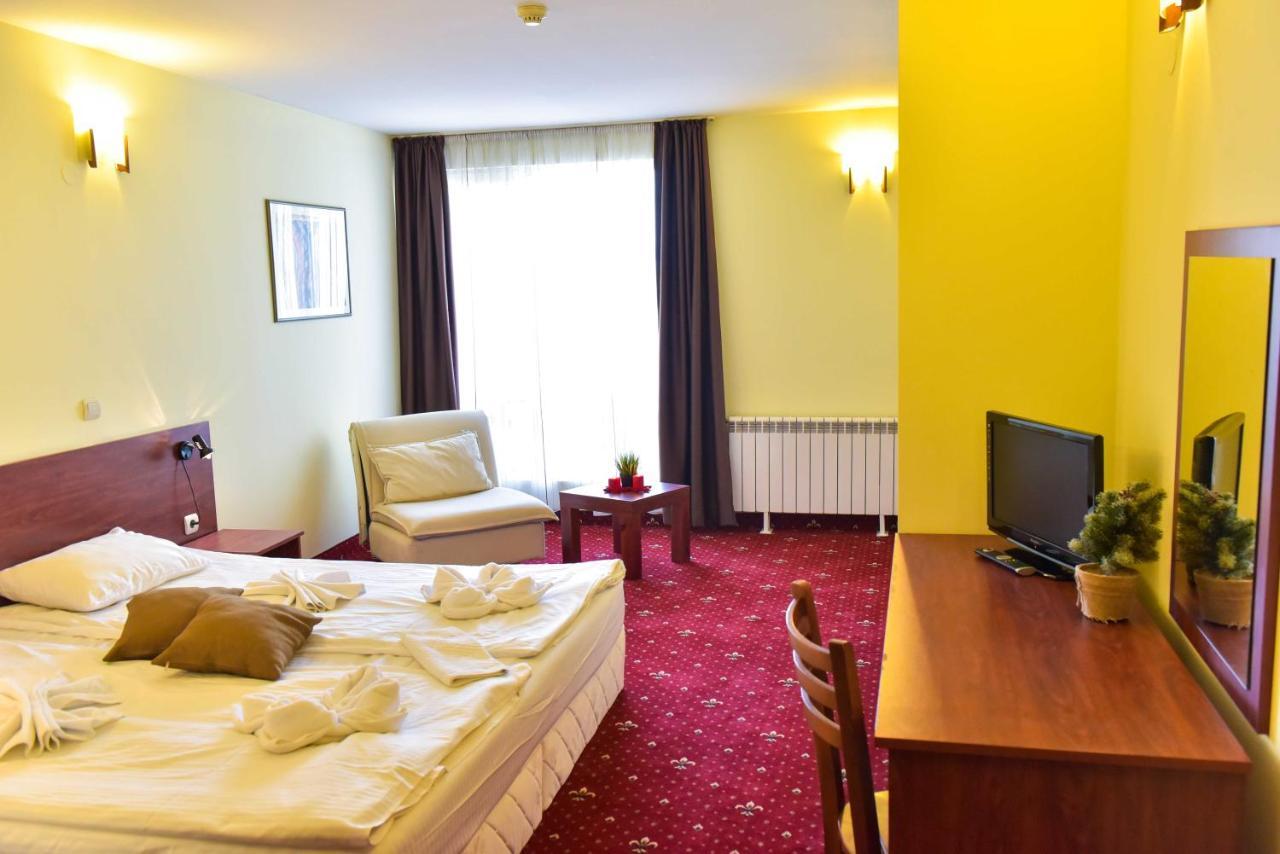 Hotel Bojur & Bojurland Apartment Complex Bansko Bagian luar foto